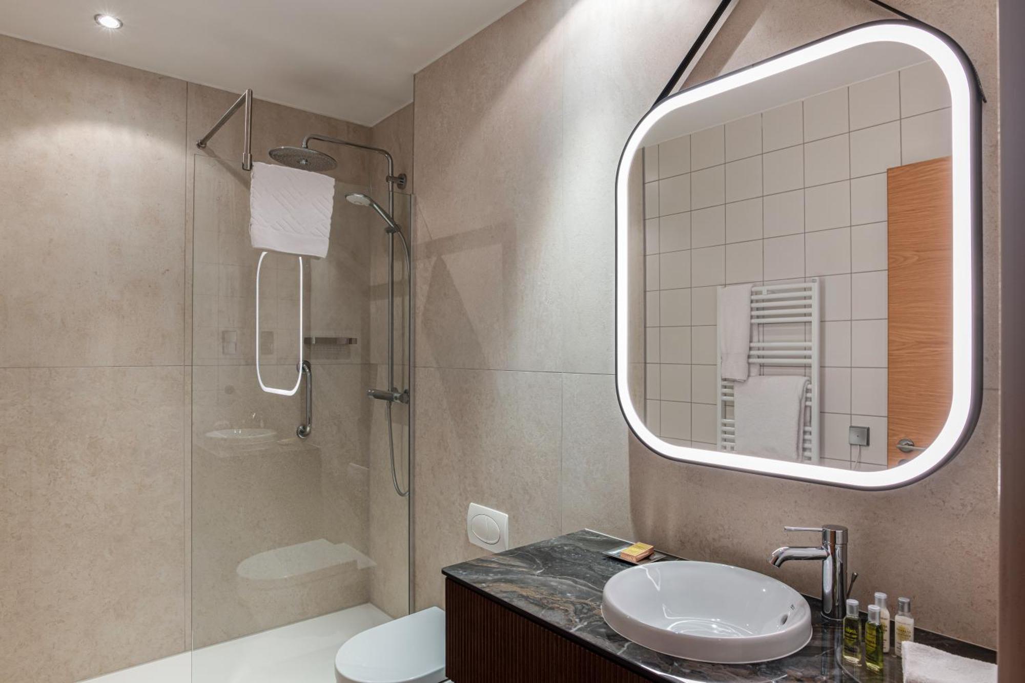 Twin Room,1542776449:JPEG